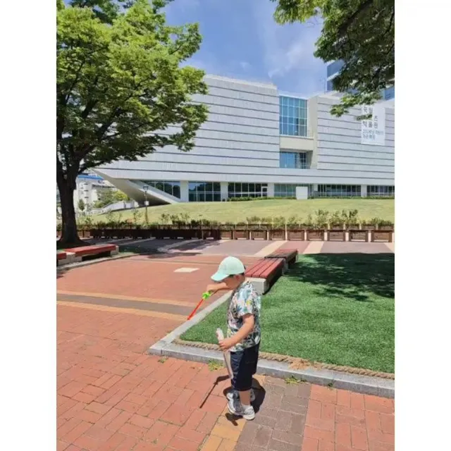 👧🧒
막내이모가 전날 올림픽공원 가자해서
한번도 안가봤지만 가보고 싶었던 곳이라
토요일에 아점먹고 바로 출발~
서둘러와서 주차도 바로 하고 
