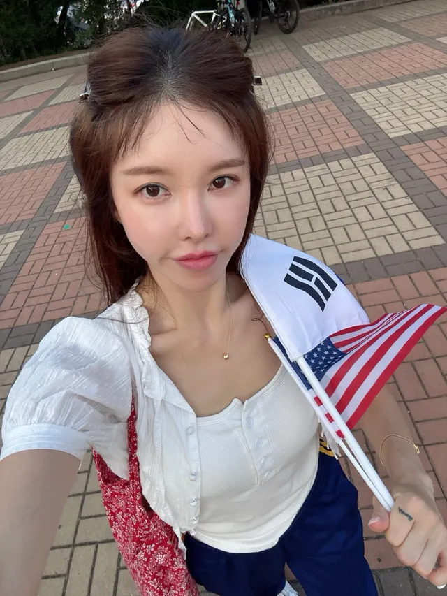 나 지역감정 없는데 사실 잠실주민이었어 
그래서 더 진심인거기도 
또 내 차 중 1대는 올공 정기주차권이기도
🇰🇷