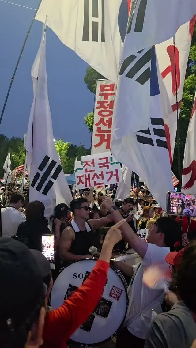 🌼🌸🍀어제 올공 7월 11일 토요일🍀🌸🌼

역시 재선거 구호만 외치는 게 좋다
전쟁중인데
구호놀이 하는 거 한심해 보인다
전쟁중이어서