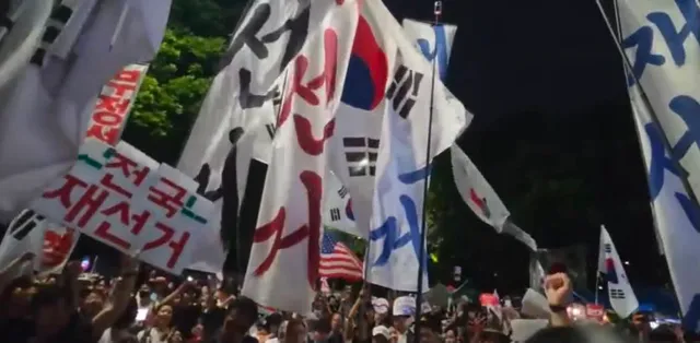 전국 재선거에
악플이 비슷한 시간에 30개 이상,
거의 다 차단 중.
투명하노 ㅋㅋㅋ
이래서 온라인 여론전도 중요.

전국 재선거 외치는 이유는