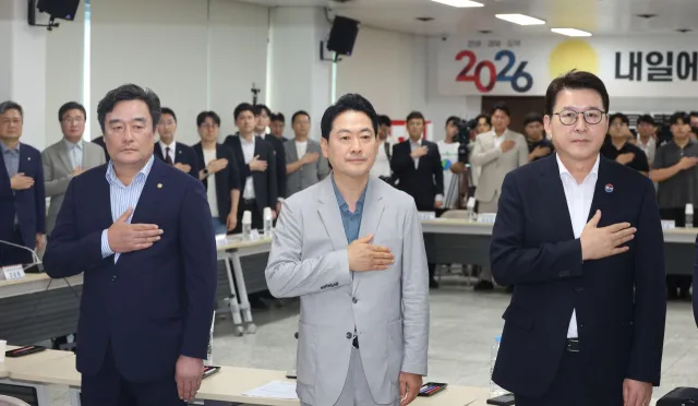 장동혁과 거리 두는 부산 의원들…당대표 방문에도 대거 불참

장동혁 국민의힘 대표가 12일 부산 수영구 국민의힘 부산시당에서 열린 '6·3 참정