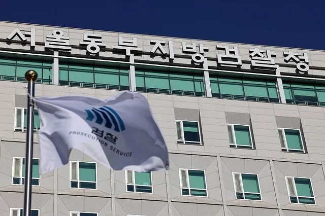 잠실 개표소 시위서 경찰관에 침 뱉고 욕설한 40대, 구속 기소

검찰이 투표용지 부족 사태로 이어지고 있는 잠실 개표소 시위에서 경찰에게 침을