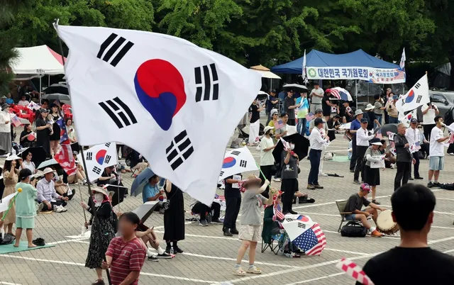 잠실 개표소 시위 39일째…관련 수사 100건 육박, 289명 대상

잠실 개표소 시위 관련 사건 99건 수사,업무방해·폭행·모욕 등 대상자 2