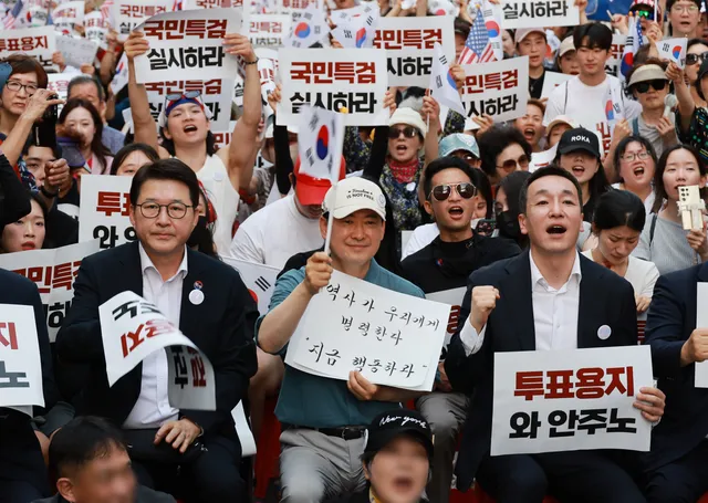 "패륜 정치" 비판에도 아랑곳 않는 장동혁... '재명아' 손팻말 들고 또 ...

장동혁 국민의힘 당 대표의 ‘장외 정치’가 연일 계속되고 있