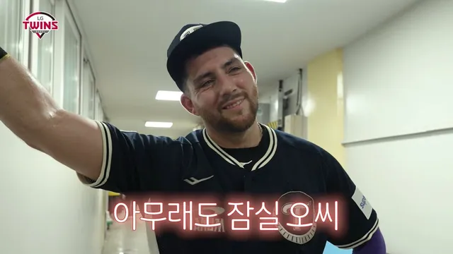 텍사스 보안관 vs 잠실오씨 중에 잠실오씨가 더 마음에 들었다는데 나는 저게 종신선언으로 들림 https://t.co/y1ARj7qORl