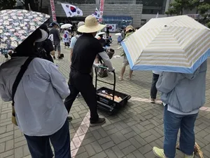 33도 폭염에도 ‘재선거’를 외쳤다…수사 대상자 300명 육박 [세상&]

[헤럴드경제=이영기 기자] 6·3 지방선거 투표용지 부족 사태에 반발