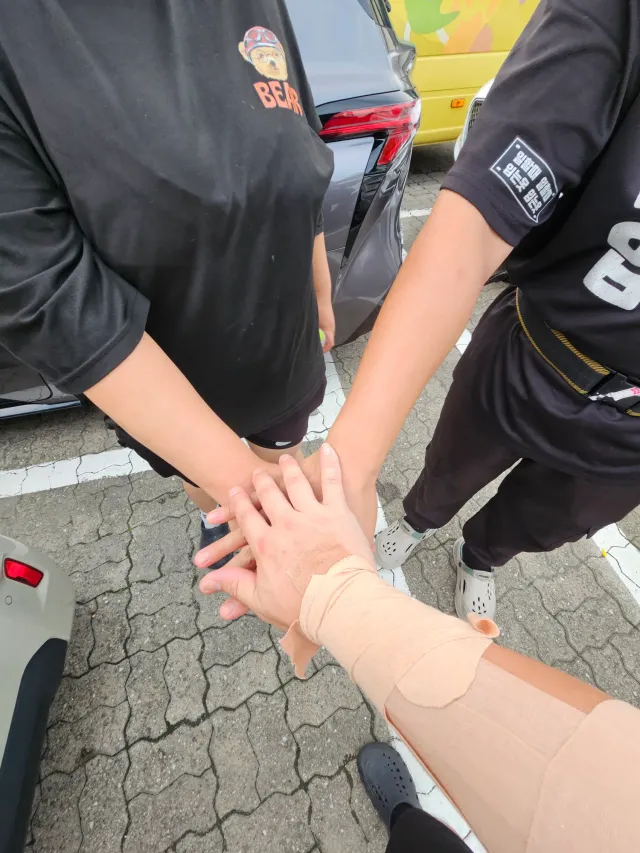 올공 화장실 청소 마무리하고 먼저 갑니다!

사람이 너무 많아서 화장실 청소 못한곳도 있었지만 최대한 청소하고 갑니다..

주말이라 올공은 더 