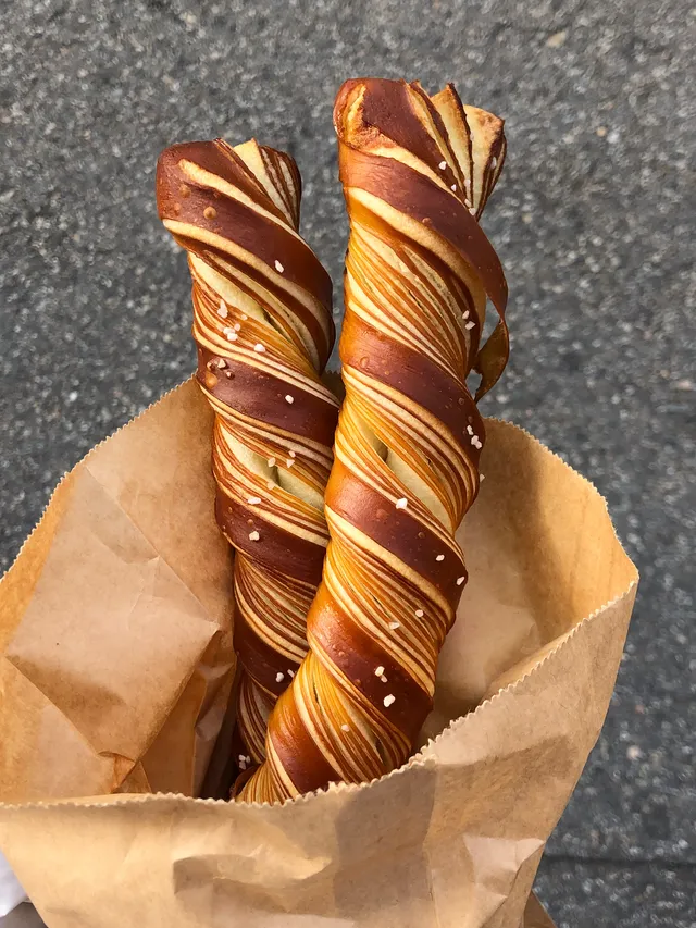 긴 휴무 끝에 재오픈한 잠실새내 롱런 고전빵맛집 효모 🥖🥖 이제는 영업일 월수금 오픈인데 웨이팅 각오해야하는 식지않는 인기구요.. 다 맛있는