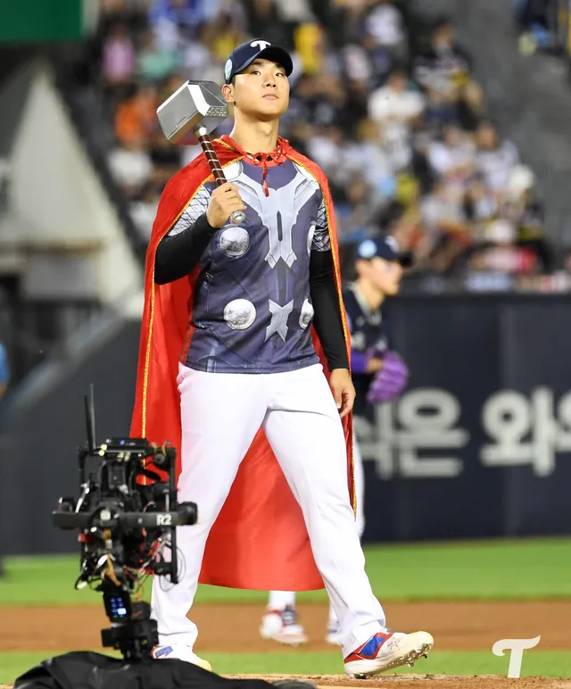 2026 잠실야구장 마지막 올스타💫 

잠실 오씨부터 토르까지⚡️
수많은 추억과 뜨거운 함성이 함께했던 잠실야구장에서 10개 구단 팬분들과 함