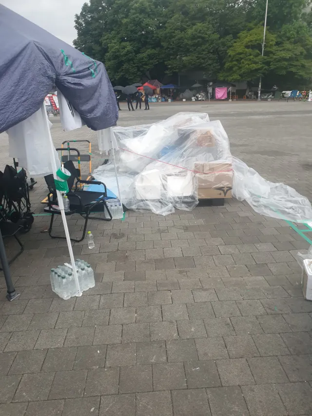 분리수거존 야간/새벽조 상차 완료-!!

평일이기도 하지만 쓰레기 나온게 확 줄어든게

좀 섭하긴 하네요. 쓰레기 배출량이 많아도

좋으니 올공