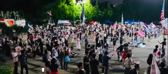 오후 10시 올림픽공원입니다
현재 약 8500명정도 있는것으로 예상됩니다

올공에 관한 소식은 @korea_0331 <— 팔로우!