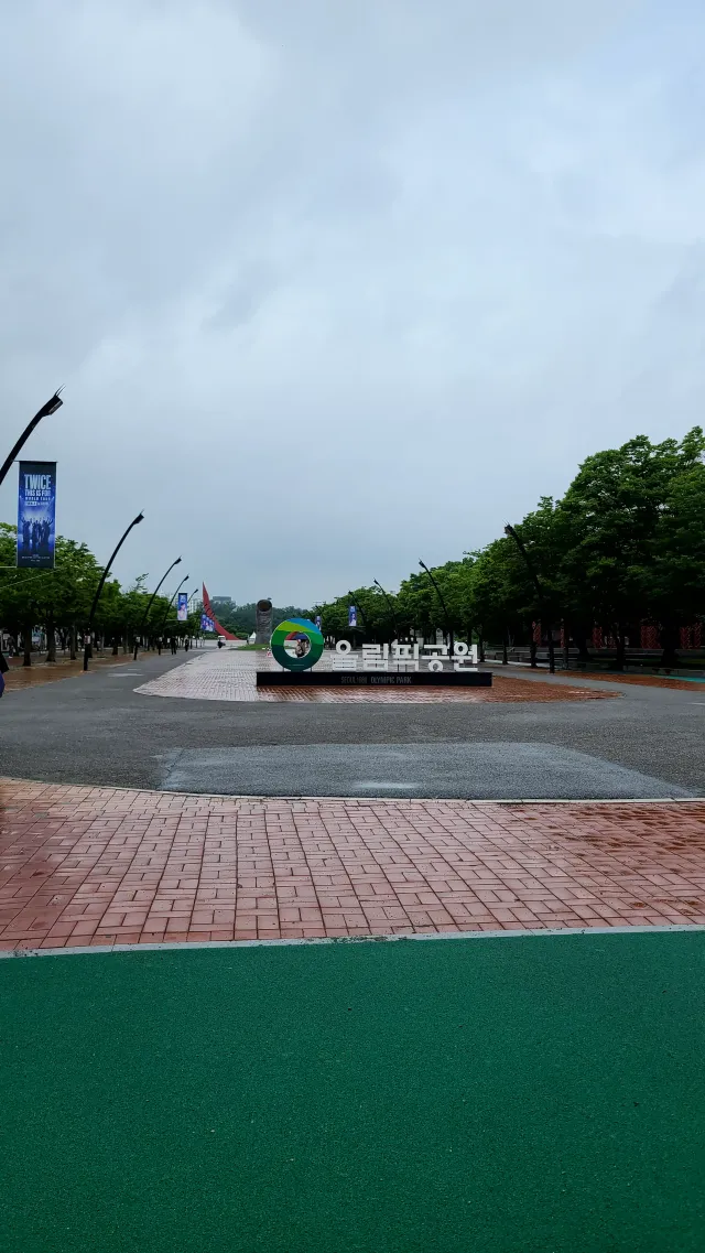 올공 커피드시러 오세요. 스타벅스 커피 나눔중

#올림픽공원 #잠실민주화운동 #혼자올공