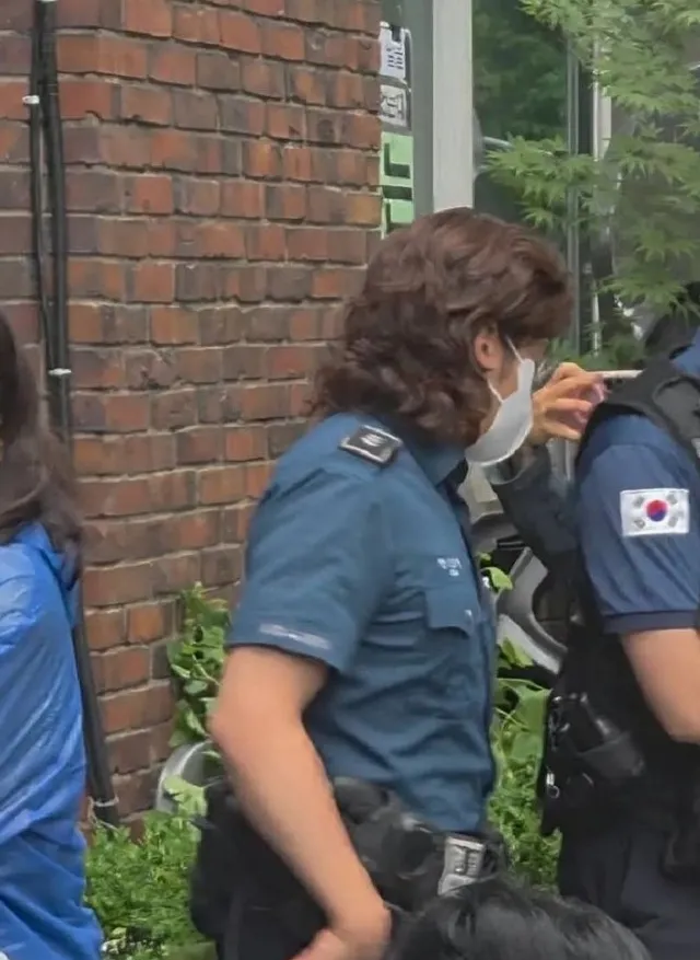 잠실 출동 경찰 두발 상태 (남성)

경찰공무원 복무규정
[시행 2021. 1. 5.] [대통령령 제31380호, 2021. 1. 5., 타법개