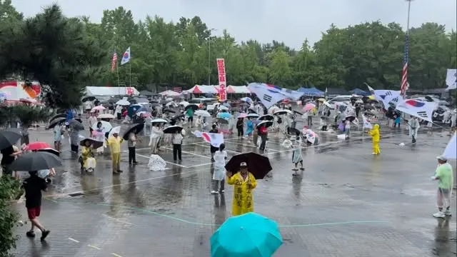 실시간 올공 워터밤 💦💧
그럼에도 한결같은 우리의 목소리와 
또 와주신 보물 할아버지.👼🥹
부정선거 재선거 당일투표 수개표▓▓
