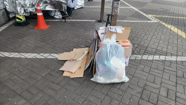 올공... 
결국엔..다른 자원봉사자의 권유로 처리함....
최종분리수거팀이 수고해주심.
감사합니다.