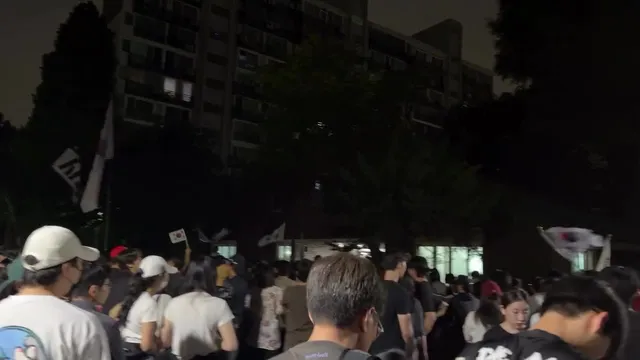 잠실 우성아파트 경로당 
현장에 와보니 정말 젊은 사람들이 많다 
그래도 그나마 다행이라고 생각을 한다 
그리고 하나같이 다 정상인처럼 보임
사