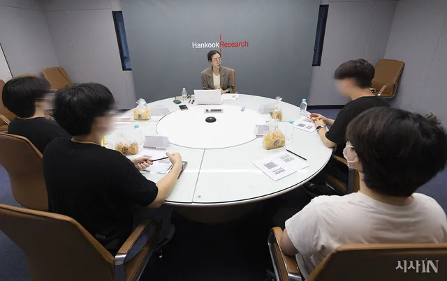 “이대남은 극우가 아니라 ‘반민주당화’된 것이다”

본래 이 기사는 예정에 없던 것이었다. 〈시사IN〉은 여론조사 전문업체 한국리서치와 함께 6