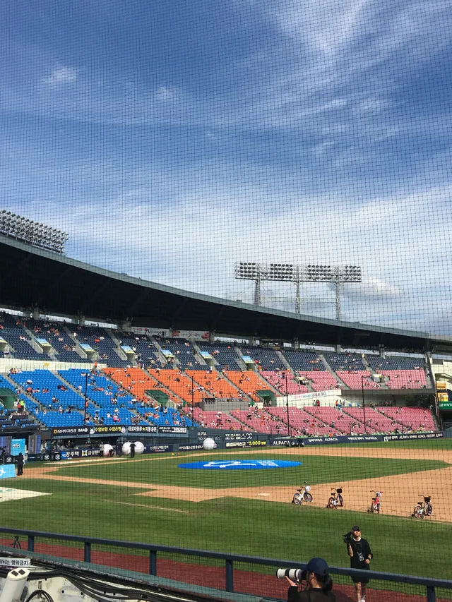 마지막 잠실 올스타전⚾️🏟️♥️
진짜 더웠지만 너무 행복했던 이번 올스타전🧚🏻‍♀️ 김잠실 안녕〰️
.
.
#올스타전 #잠실야구장