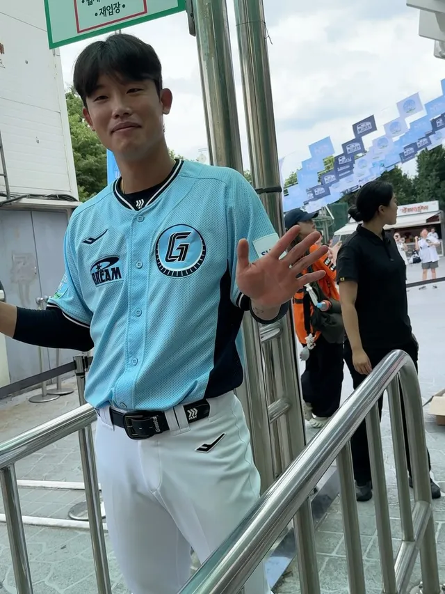 마지막 잠실 올스타전⚾️🏟️♥️
진짜 더웠지만 너무 행복했던 이번 올스타전🧚🏻‍♀️ 김잠실 안녕〰️
.
.
#올스타전 #잠실야구장