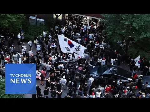 잠실 7동 주민센터 수백명 대치…"선거 무효" [뉴스퍼레이드]