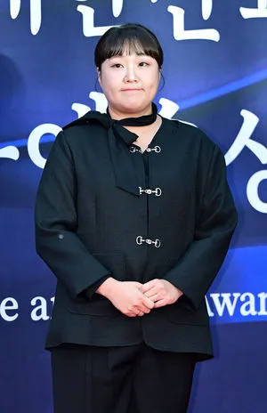 이수지, '진상 민원인' 영상에 "재선거!" 넣었다가 악플 테러..결국 '삭...

개그우먼 이수지가 공무원들의 고충을 담은 풍자 영상을 올렸다