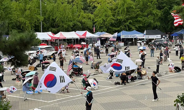 “개표소 방화 징후”… 거짓 유포 유튜버 송치

6·3 지방선거 투표용지 부족 사태에 대한 청년 유권자들의 서울 송파구 올림픽 경기장 집회 당시