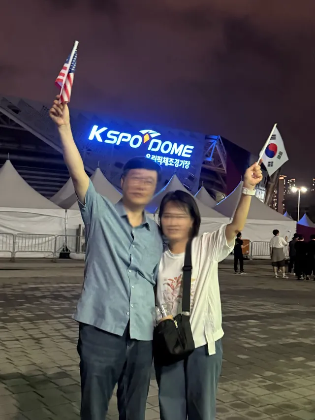 오늘은 가족과 함께여서 더 뜻깊은 올공!

외국에 계시는 부모님 오늘 한국 들어오시자마자
올공 모시고 오긔💗
마지막은 남동생까지 합류(막내도 