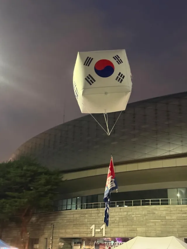 오늘은 가족과 함께여서 더 뜻깊은 올공!

외국에 계시는 부모님 오늘 한국 들어오시자마자
올공 모시고 오긔💗
마지막은 남동생까지 합류(막내도 
