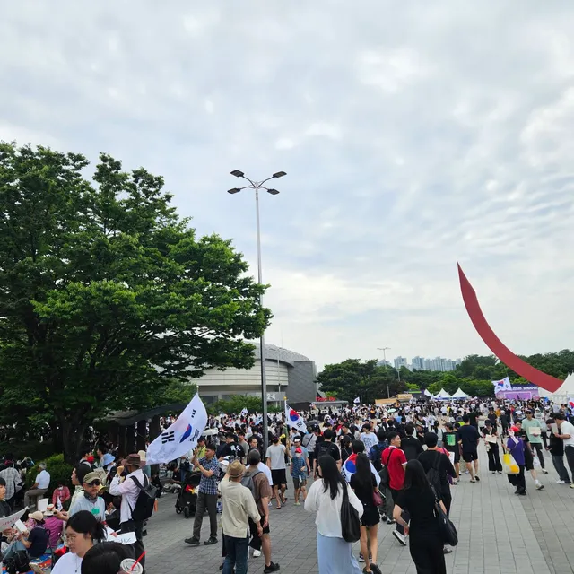 올림픽공원 재선거시위 특파원 도착 https://t.co/TI9rh7SBLG