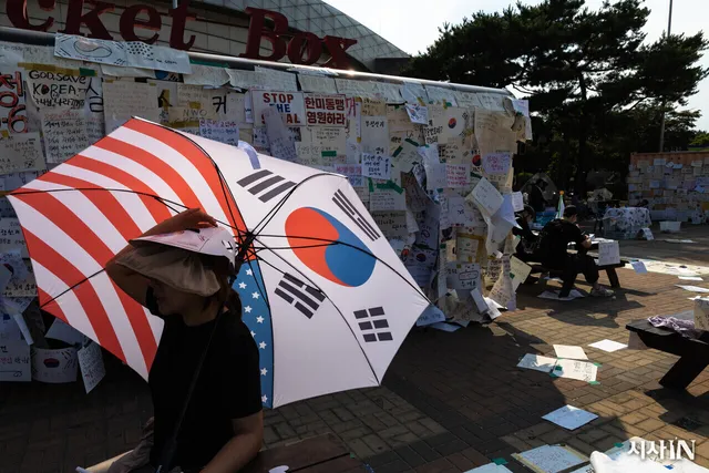 ‘빨간 약’ 세계관 [프리스타일]

이번 호 기사를 준비하는 지난 며칠간, 태어나서 처음으로 스레드를 지독하게 들여다봤다. ‘잠실 민주화운동’과