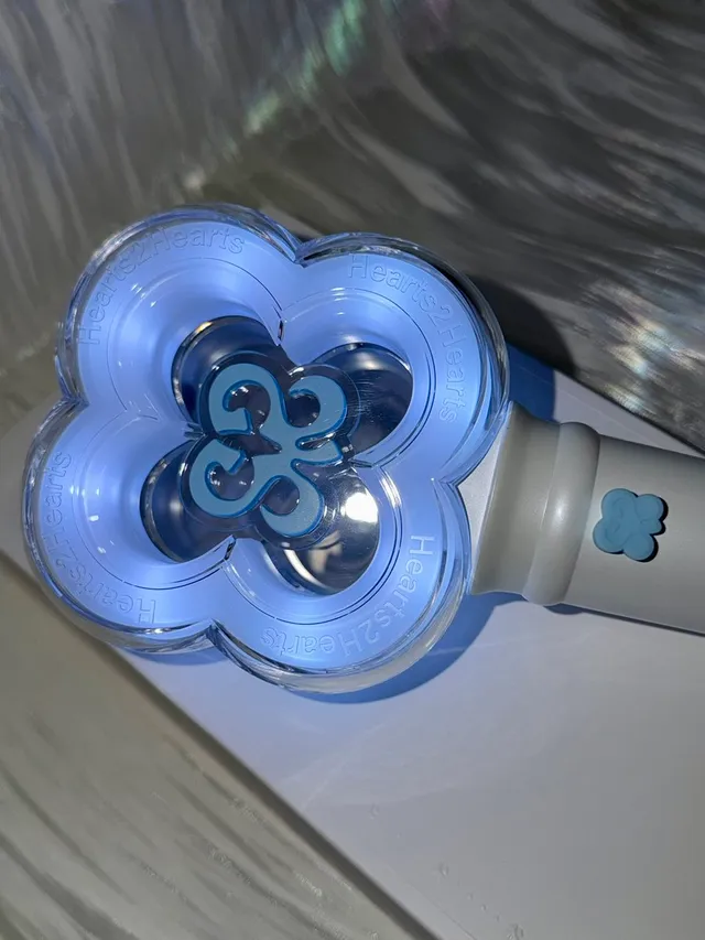 [#Hearts2Hearts]

▶️ Hearts2Hearts - OFFICIAL FANLIGHT

위드뮤 잠실점에서 만나보세요! 𐔌՞⁔•͈ 