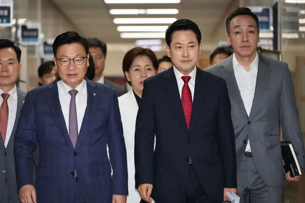 투트랙인가 엇박자인가…장동혁·정점식 행보에 커지는 혼선

[THE Biz(더비즈)=정현호 기자] 국민의힘이 6·3 지방선거 이후 선거관리위원회 
