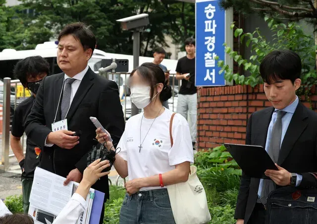 잠실 개표소 출입 막은 ‘성조기 여성’ 구속영장 신청…업무방해 혐의

경찰이 성조기를 몸에 두른 채 대한체육회 산하 종목단체 직원들의 올림픽공원