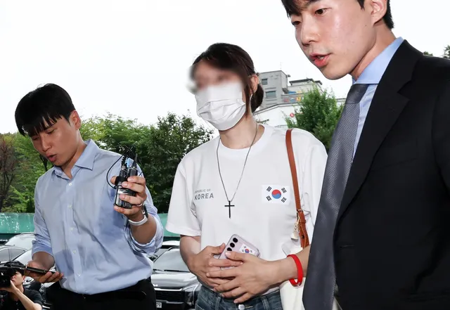 경찰, 잠실 개표소 진입 막은 30대女 구속영장

경찰이 지난달 서울 송파구 올림픽공원 개표소 시위 현장에서 대한체육회 산하 체육단체 직원의 진