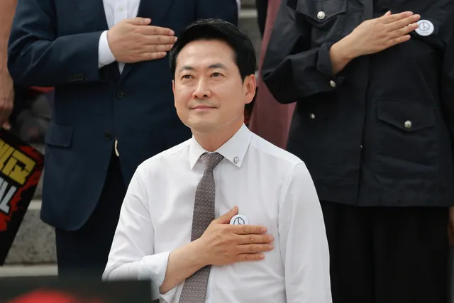 국힘 정점식, 제헌절 행사 참석키로...장동혁은 여전히 불참

더불어민주당의 일방적인 원 구성에 반발해 국회 일정에 대한 보이콧을 이어온 국민의