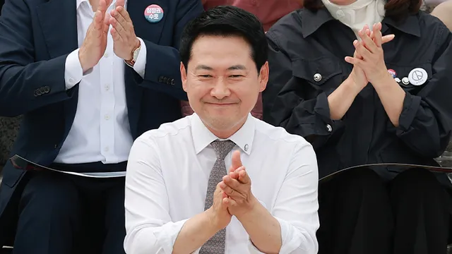 '장외'로 도는 장동혁, 의원들에 '참정권 수호' 배지…與 분열에도 화력...

'장외'로 도는 장동혁, 의원들에 '참정권 수호' 배지…與 분열