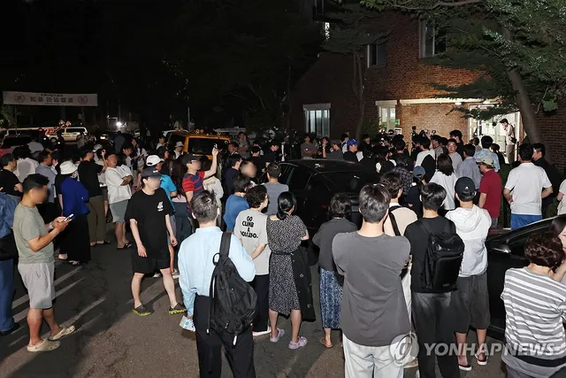 "투표연장 종료前 문잠근 잠실7동 투표소…새벽엔 외부인 출입"

(서울=연합뉴스) 권희원 기자 = 6·3 지방선거 당시 투표용지 부족 사태가 발