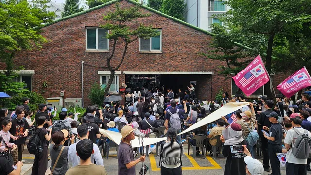 잠실 투표소 CCTV 보니…“투표 종료 전 폐쇄, 새벽엔 외부인 출입”

6·3 지방선거 당시 투표용지 부족 사태가 발생했던 서울 송파구 잠실7