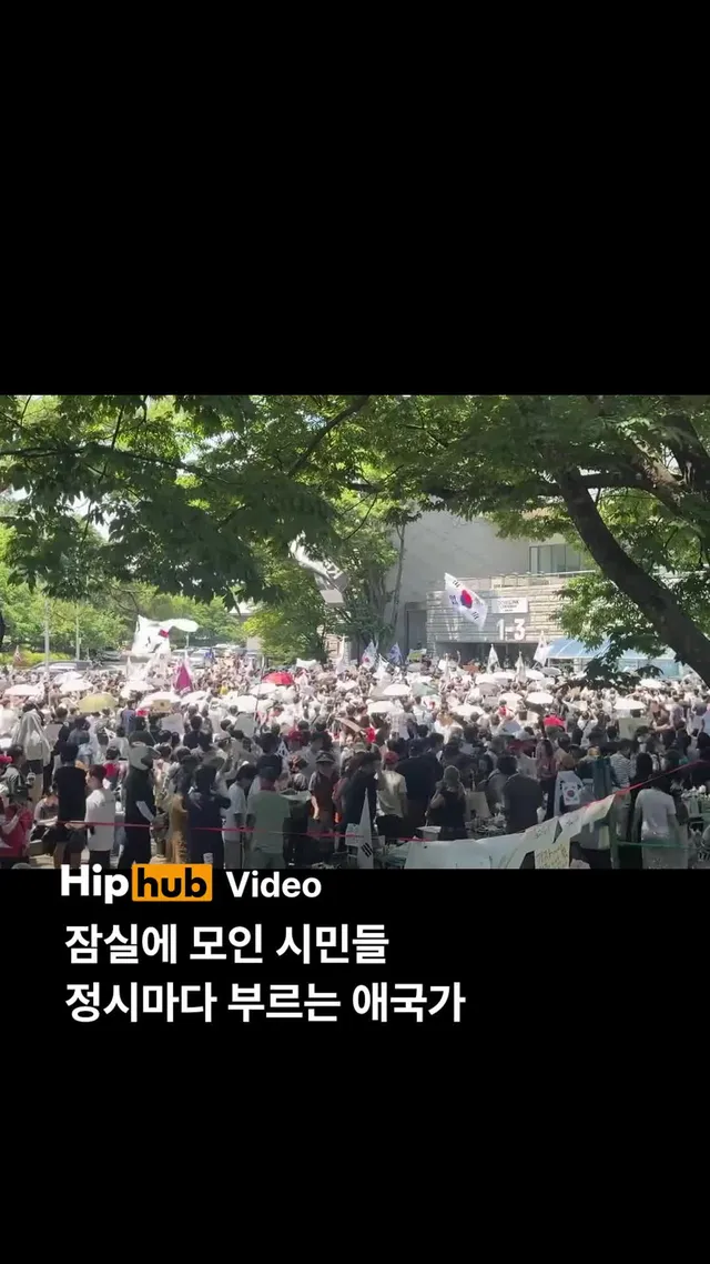 잠실에 모인 시민들, 정시마다 부르는 애국가 🎥 제보 DM