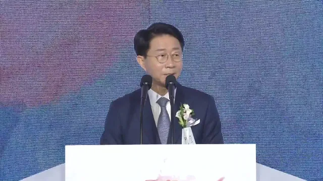 조 의장 '10차 개헌' 제안에 국힘 반발...민주 최고위, 송영길·김용 출...

조정식 국회의장이 제78주년 제헌절을 맞아 22대 국회에서 