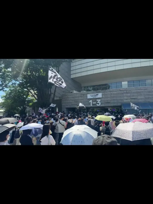 이번 선거 사태를 보면서 가장 먼저 든 생각은, 누구를 지지하느냐의 문제가 아니라 투표라는 절차 자체가 얼마나 엄격하게 관리되어야 하는가였다. 