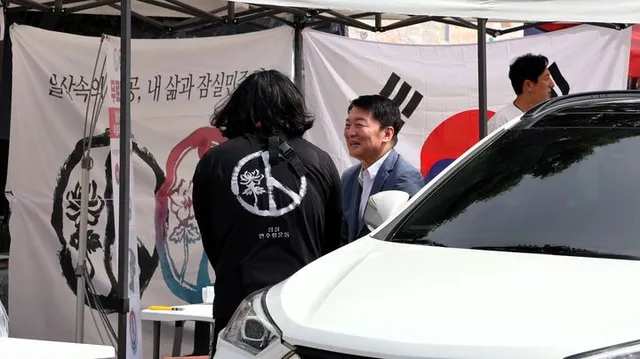 안철수, 제헌절에 올공 방문 "국민 참정권 지키는 일에는 타협 없어"

[서울=뉴시스]김지훈 기자 = 안철수 국민의힘 의원은 제헌절인 17일 서