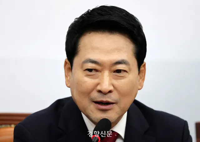 제헌절에도 엇갈린 국민의힘 투톱 행보…엇박자냐, 투트랙이냐

국민의힘 ‘투톱’인 장동혁 대표와 정점식 원내대표의 행보가 제헌절인 17일 엇갈렸다