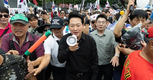 장동혁, 제헌절 행사 대신 올림픽공원 집회 참석… “40일 넘게 해결책...

장동혁, 제헌절 행사 대신 올림픽공원 집회 참석 40일 넘게 해결