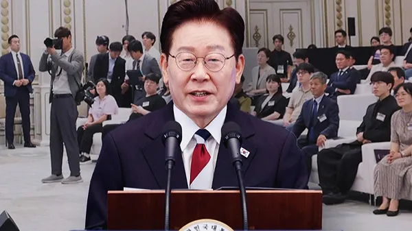 제헌절 '18년 만의 공휴일'…이 대통령 "12월 3일, 국민주권의 날로"

내란의 그날, 민주주의를 지킨 시민들이 청와대에 초청됐습니다. 이재