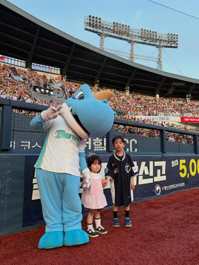 우리가족 두번째 올스타⚾️💜
새봄이의 잠실 첫 야구장 나들이!!