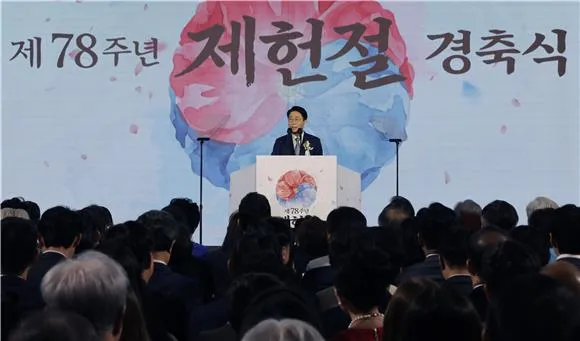 조정식 국회의장 "22대 국회 내 개헌"…장동혁은 불참

78주년 제헌절 경축사서 "2027년 개헌안 마련"