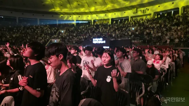 “기도하는 한 사람 찾으신다”…5200명 한목소리로 외친 기도, 한국교...

“일어나 뜨거운 가슴, 사랑의 손으로 이 땅 치유하며 행진할 때…
