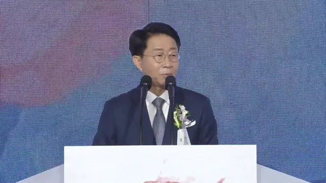 조 의장 "내년 개헌안 마련"...국민의힘 "정략적 카드"

조정식 국회의장이 제78주년 제헌절을 맞아, 22대 국회에서 10차 개헌을 매듭짓자
