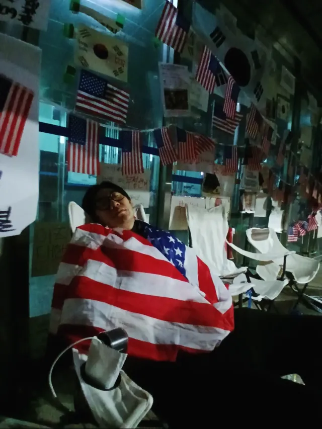 올공에서 잠이들었다 꿈에 트황이 나왔다
" Go Inpyo! Make korea great again🇰🇷🇰🇷" 

트...트황 고마워요
